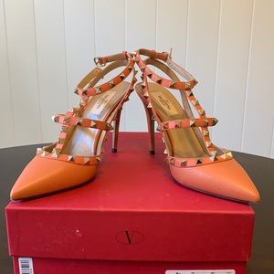 Valentino Garavani Lather Rockstud Pums100